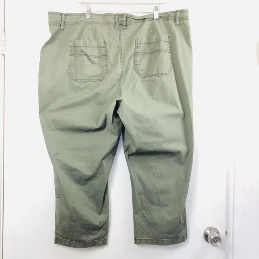 Sold Ashley Stewart Army Green Cargo Capri's Pants- Size 24 - Picture 5 of 6